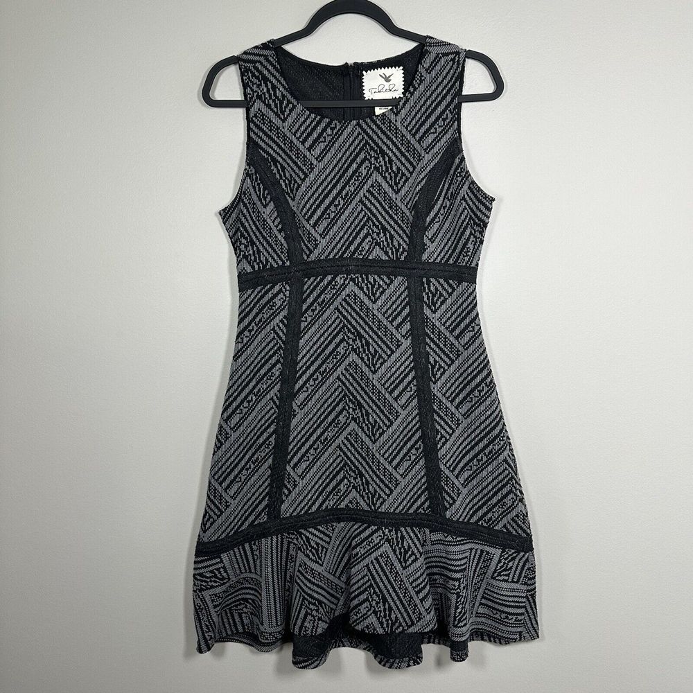 Tabitha Size 8 Black Gray Geometric Pattern Sleev… - image 1